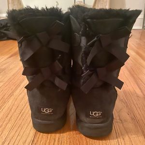 Bow-back Ugg Boots
